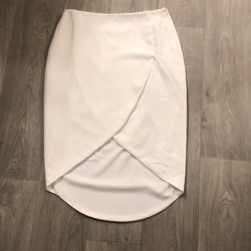 Esley Size M white skirt NWT